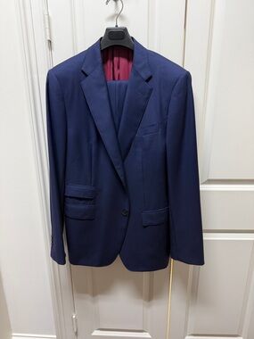 Classic Men's Navy Blue Single-Breasted Suit - 44R